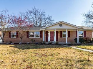 468 Ivywood Dr, Ballwin, MO 63011