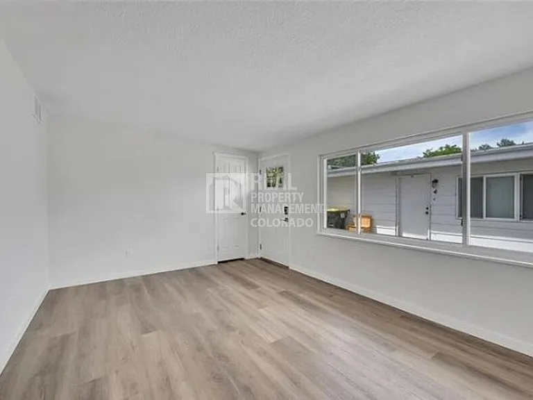 41 University Dr — Photo 3