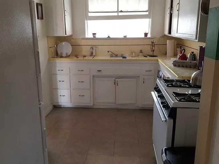 331 S Cochran Ave — Photo 4