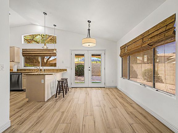 5th image of 3905 E Rockwood Dr