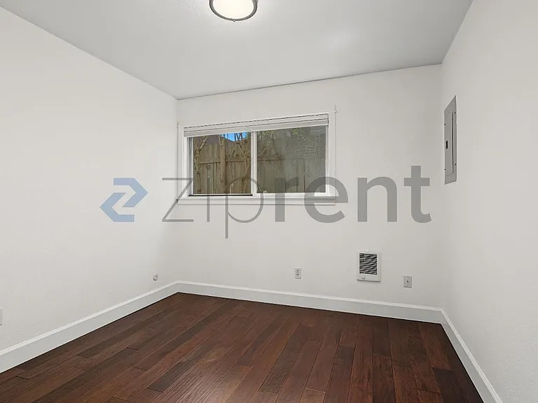 2478 NW Savier St #5 — Photo 14