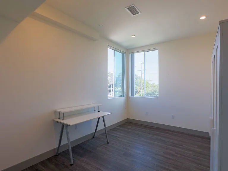 1208 W 25th St — Photo 20