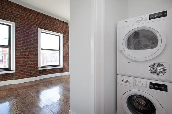 Rented by R New York | media 18