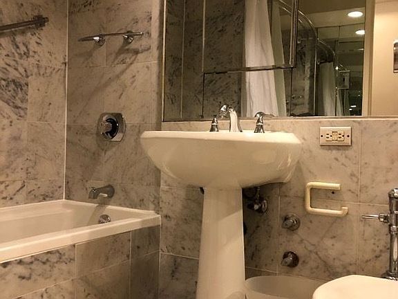 5th image of 210 E 47th St APT 2G