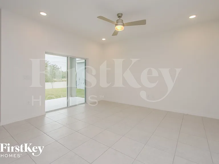328 Corbel Ln — Photo 6