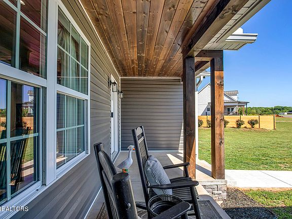 4th image of 114 Waterstone Ct