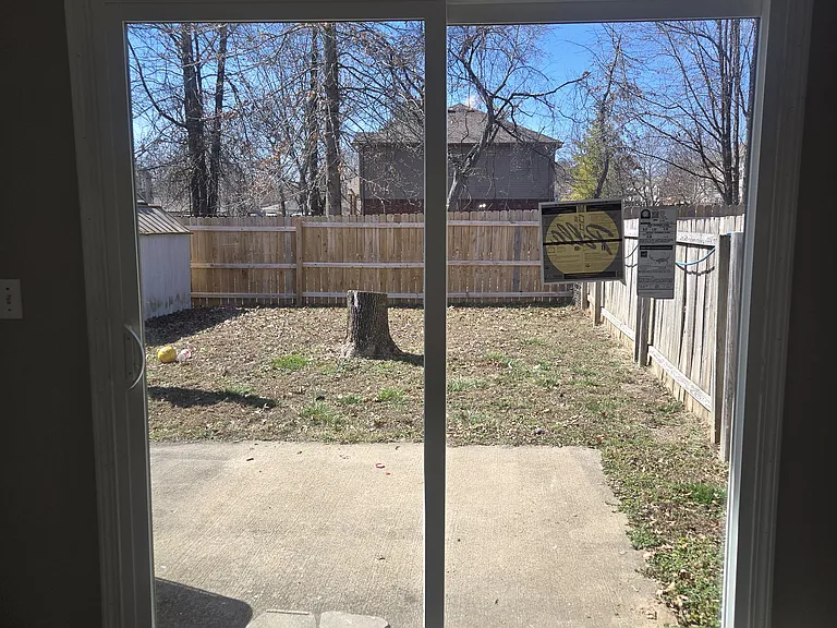 5800 Sara St #B — Photo 8