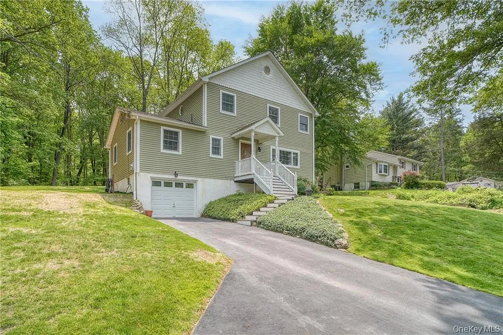3 bed, 2.0 bath, 1688 sqft, $3,300 — Photo 3