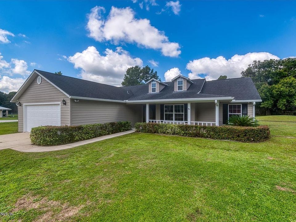 1st image of 105 Lone Oak Trl