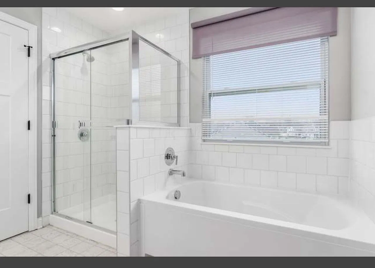 4 bed, 2.5 bath, 2735 sqft, $4,000 — Photo 3