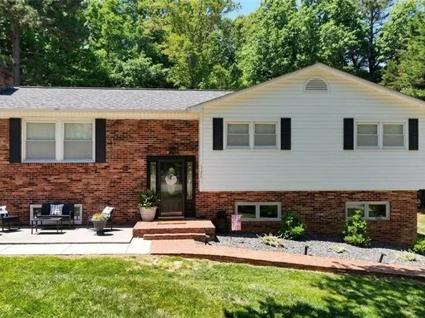129 Swiss Haven Dr, Pilot Mtn, NC 27041