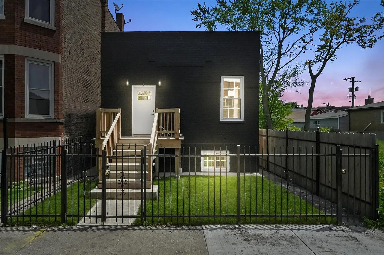 831 N Lawndale Ave — Photo 1
