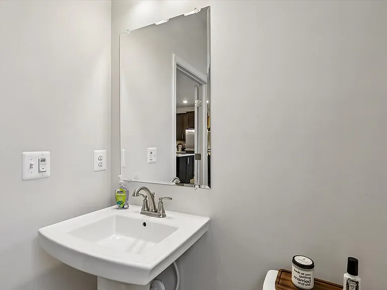 10800 Blanton Way — Photo 20