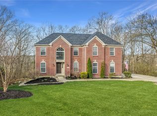 242 County Down Ln, Loveland, OH 45140