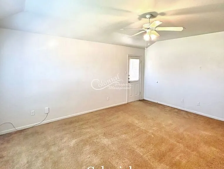 1627 Yuma Trl #A — Photo 3