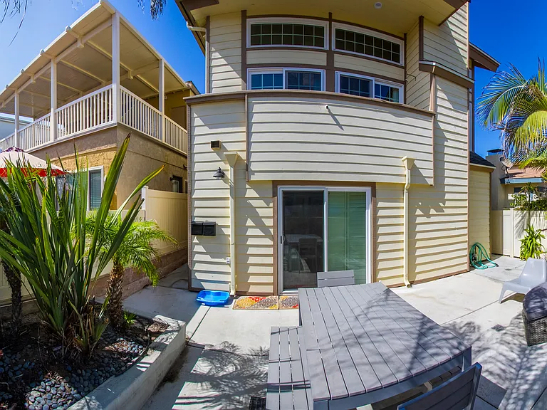 728 Jamaica Ct — Photo 125