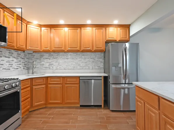 25-08 Newtown Avenue image 1 of 11