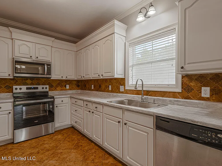 101 Sara Fox Dr — Photo 10