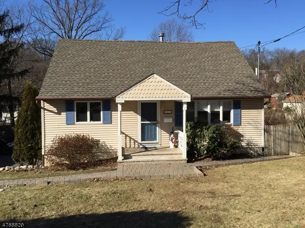 83 Rafkind Rd, Bloomingdale, NJ 07403