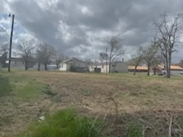 1206 E Milam St, Mexia, TX 76667