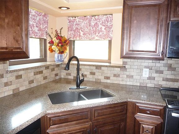 3rd image of 1105 Parkrow Pl