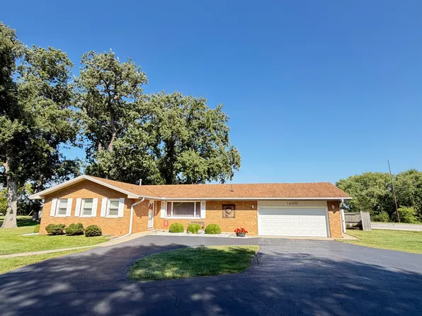 1200 E Richardson St, Farmer City, IL 61842