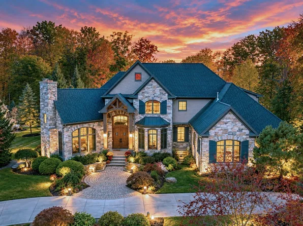 795 Club Dr, Aurora, OH 44202