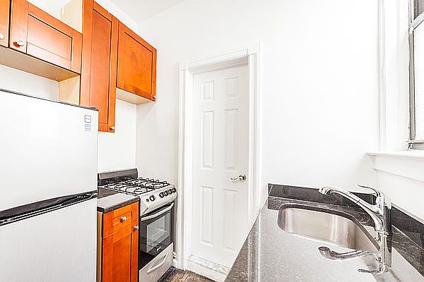 1st image of 178 Thompson St APT 1A