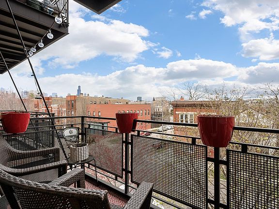 5th image of 1800 W Erie St APT 10