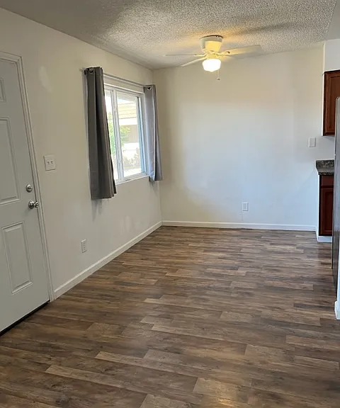 1223 N Dysart Rd #2 — Photo 3