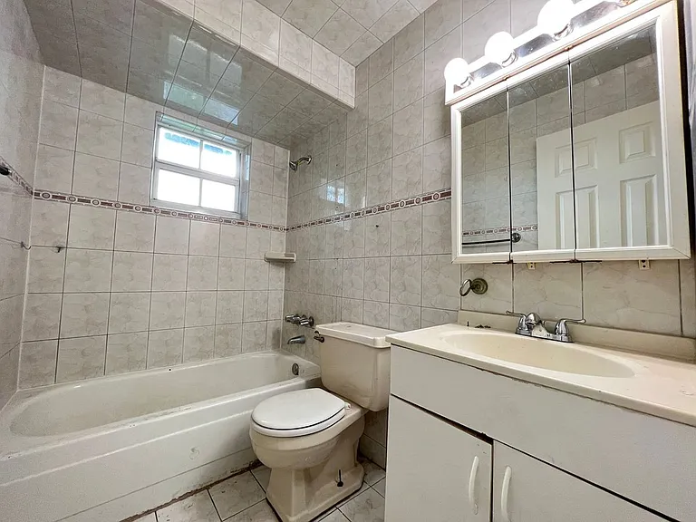 2448 SW 42nd Ter — Photo 9