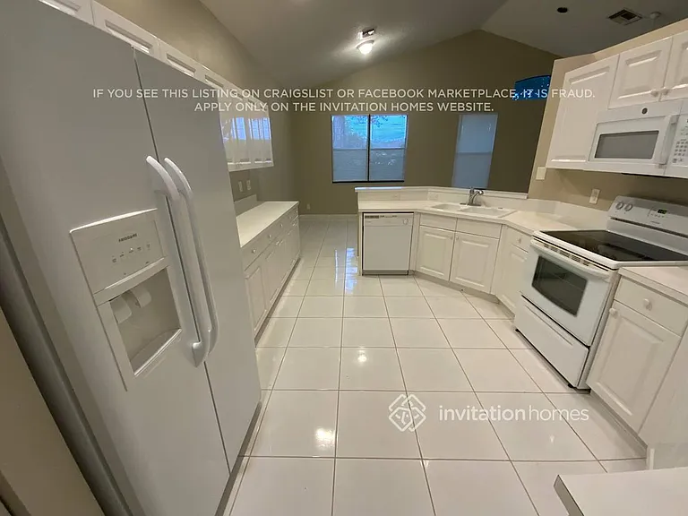 10213 Lexington Lakes Blvd N — Photo 6