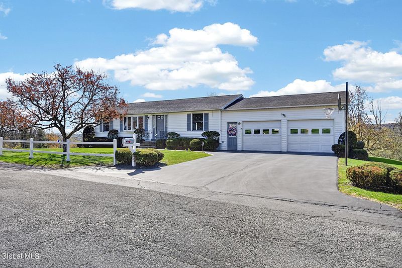 4th image of 8 Rockefeller Drive