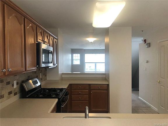 5th image of 25 Fairways Dr Unit 5