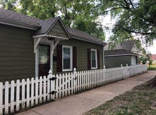 216 N 6th St, Leavenworth, KS 66048