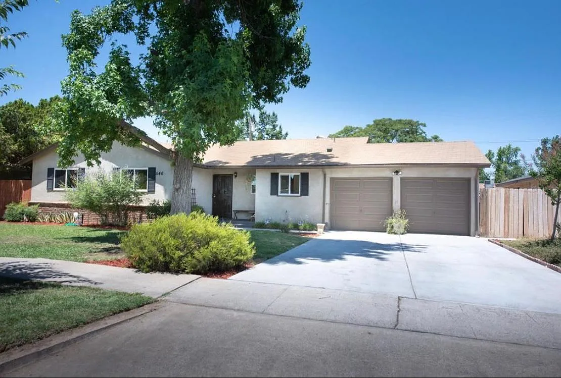 3 bed, 1900 sqft, $2,700 — Photo 1