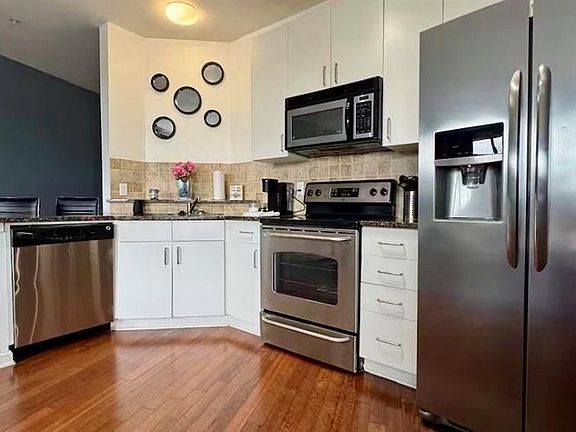 4th image of 898 Oak St SW Unit 1414