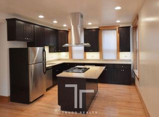 3153 N Hudson Ave, Chicago, IL 60657