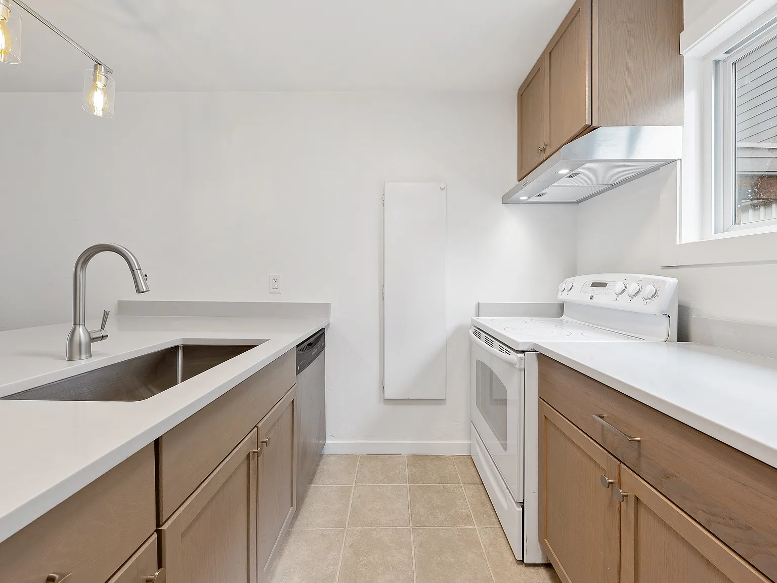 2 bed, 1100 sqft, $3,850 — Photo 2