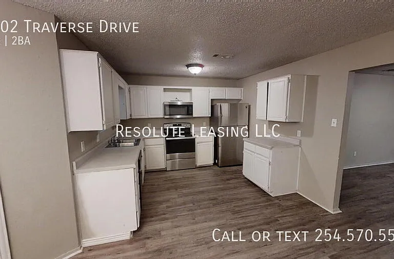 2302 Traverse Dr — Photo 6