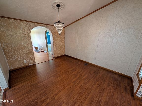5th image of 242 Edens Dr