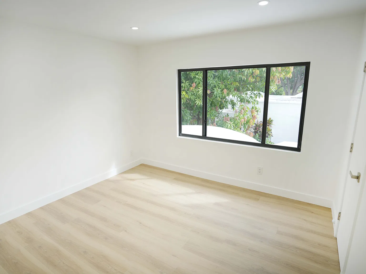 3 bed, $3,200 — Photo 4