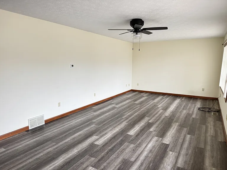 69 Park Cir — Photo 2