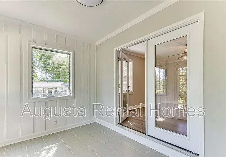 3210 York Dr — Photo 6