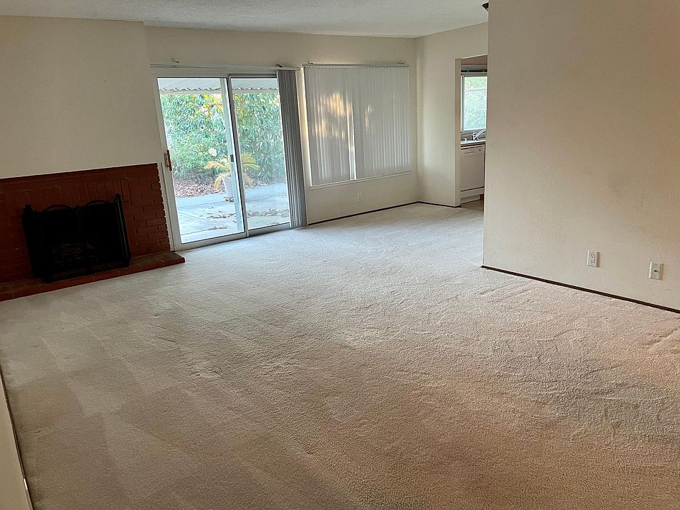 1st image of 4576 Lakeshore Dr