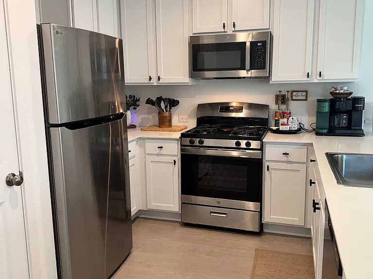 FULLY EQUIPPED KITCHEN: cooking essentials, pots, pans, dishware, glassware, knife set, cutting board, Keurig coffee pot.