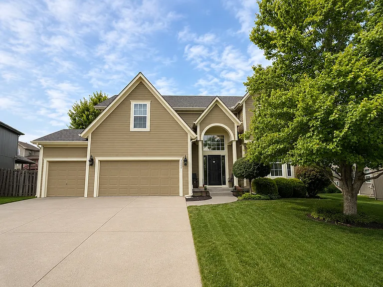 2220 SW Hawk View Rd — Photo 1