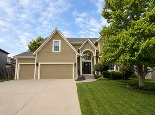 2220 SW Hawk View Rd, Lees Summit, MO 64082