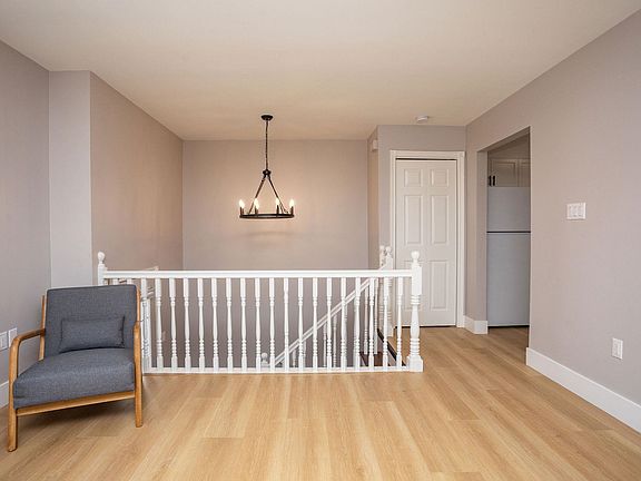 5th image of 14 Marshall St #1