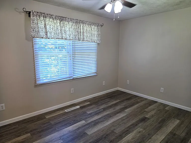 273 Woodbridge Dr — Photo 9